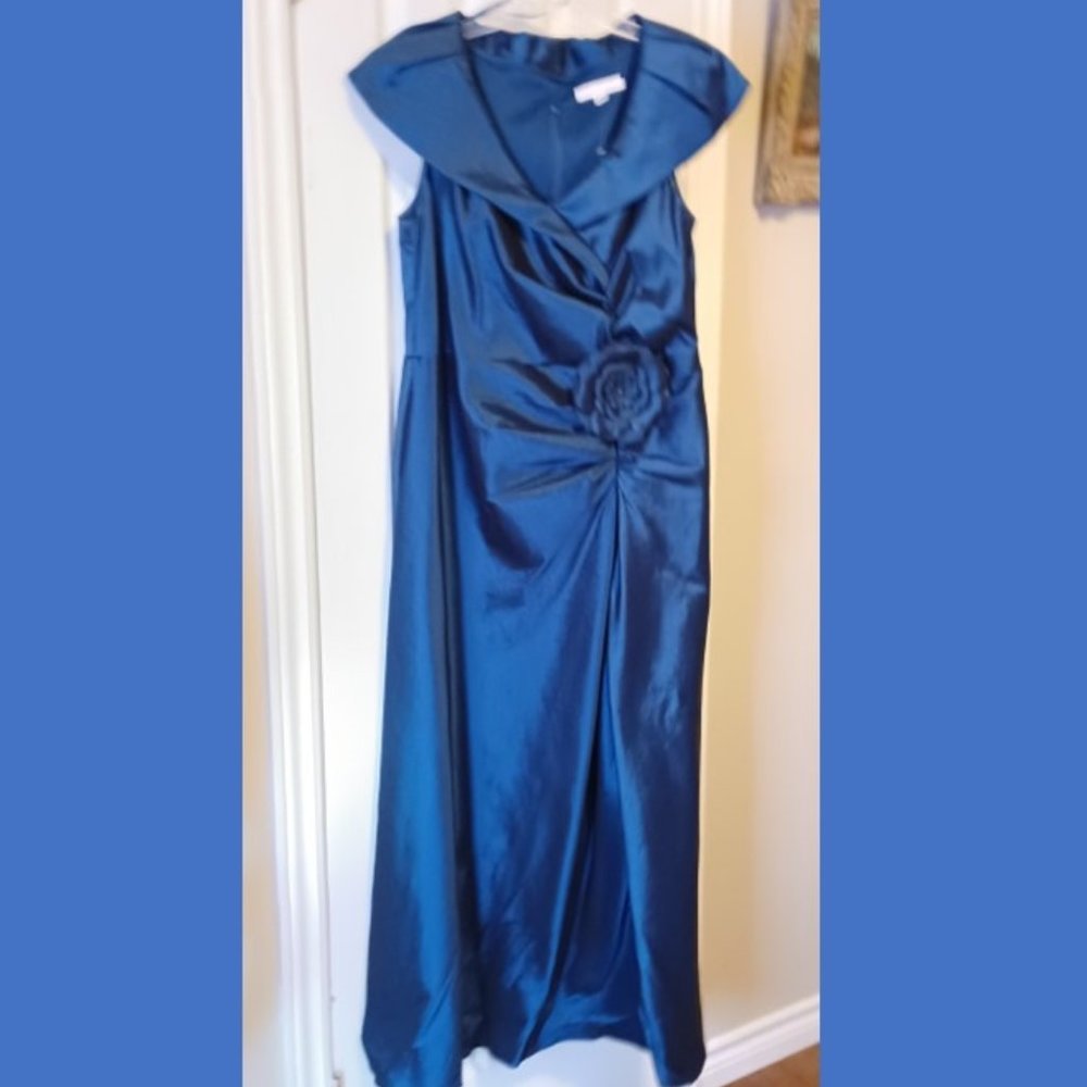 Laura's Mother of Groom/Bride Formal Dress (size 14) BNWT